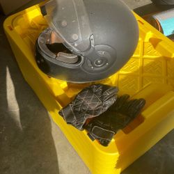 Free! M Helmet And Gloves 