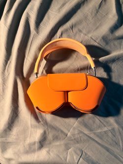 AirPod Max USB C Orange