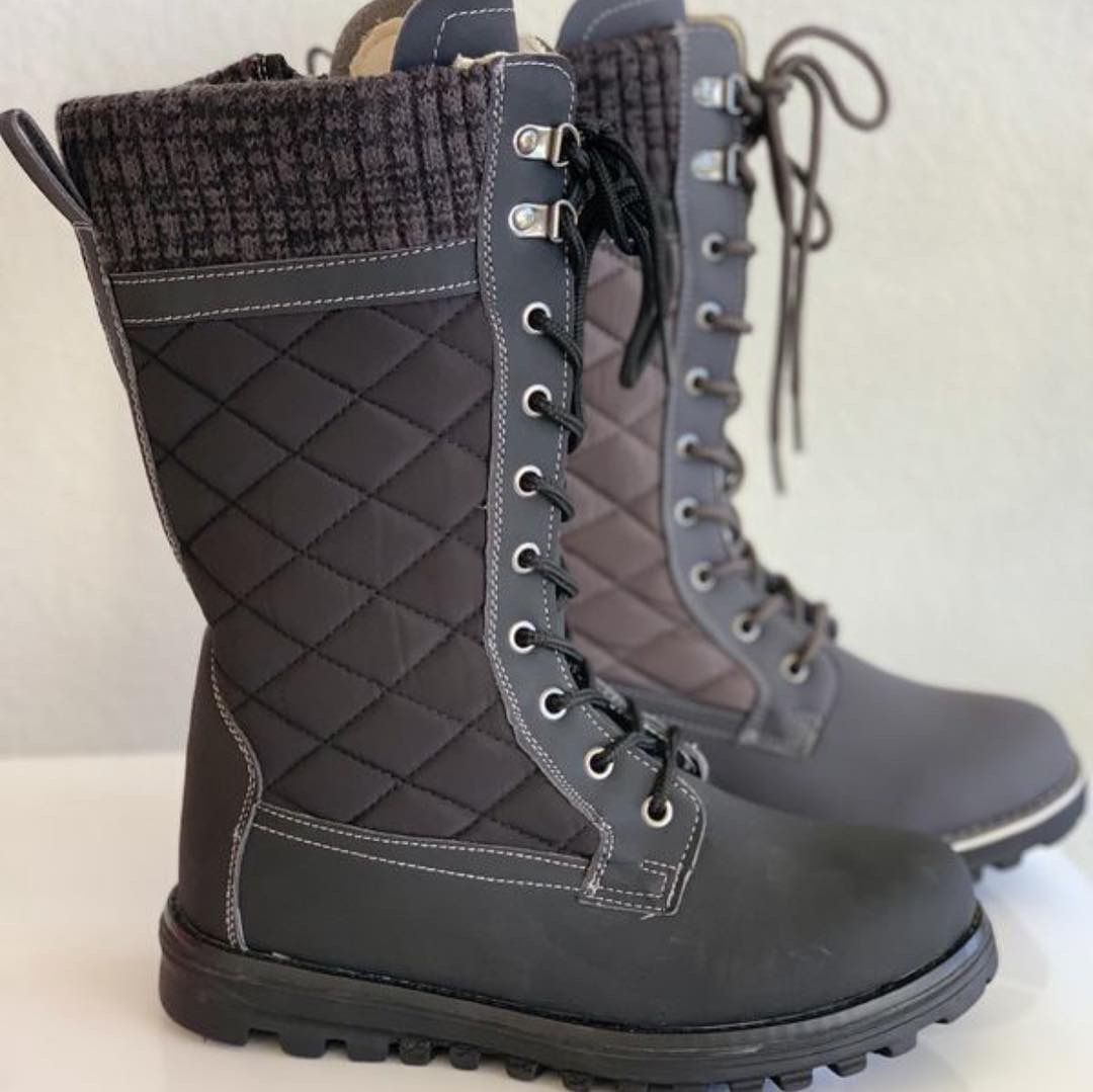 Women’s Snow boots sizes available 6,6.5,7,7.5,8,8.5,9,10