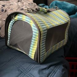 small pet carrier 