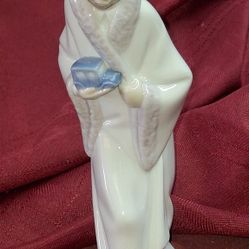 Lladro Young Gaspar King Adorable Boy With Crown and Toy Car Lladro 4674 Porcelain Statue Sculpture From Spain L11F307