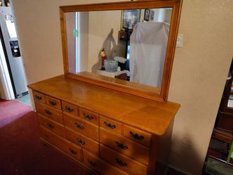 Vintage dresser solid good wood!! It's really heavy  with mirror
