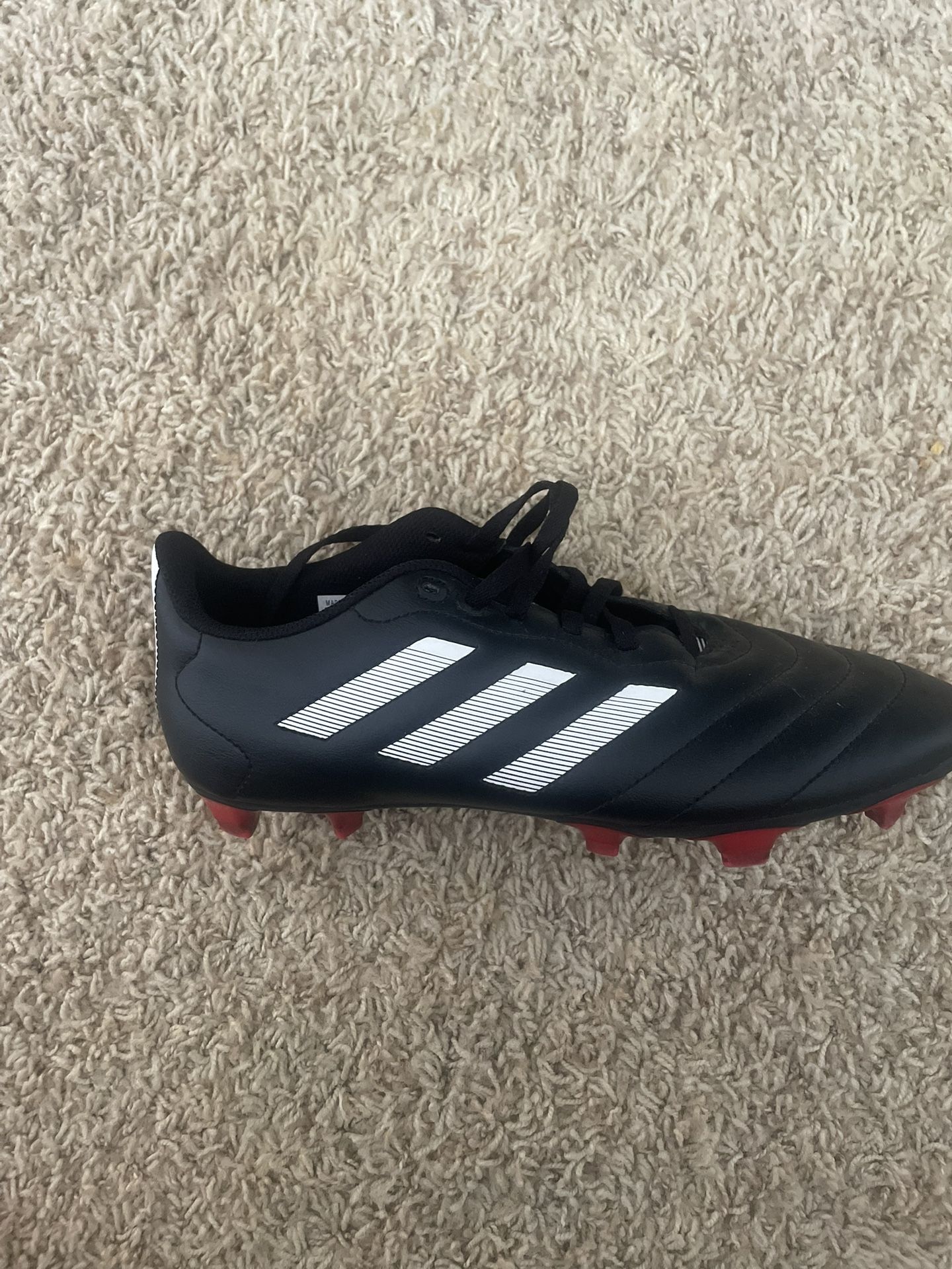 Women’s AdidasSoccer Cleats Size 8.5 