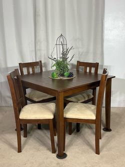 Practico Comedor Compacto de Mesa y 4 Sillas SEE MY OFFERS FOR POST IN ENGLISH