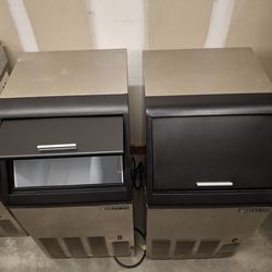 Dented Ice maker 75 pounds