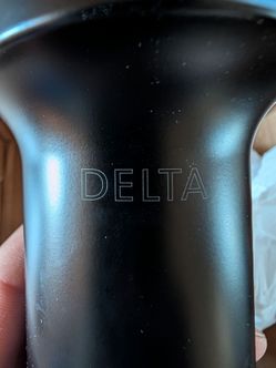 Delta tub spout black