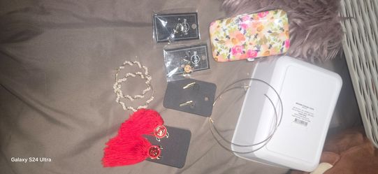 (Free ) in farmersville . POST IS UP. YES. Available