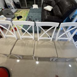 4 White Wooden Chairs With Seat Cushion