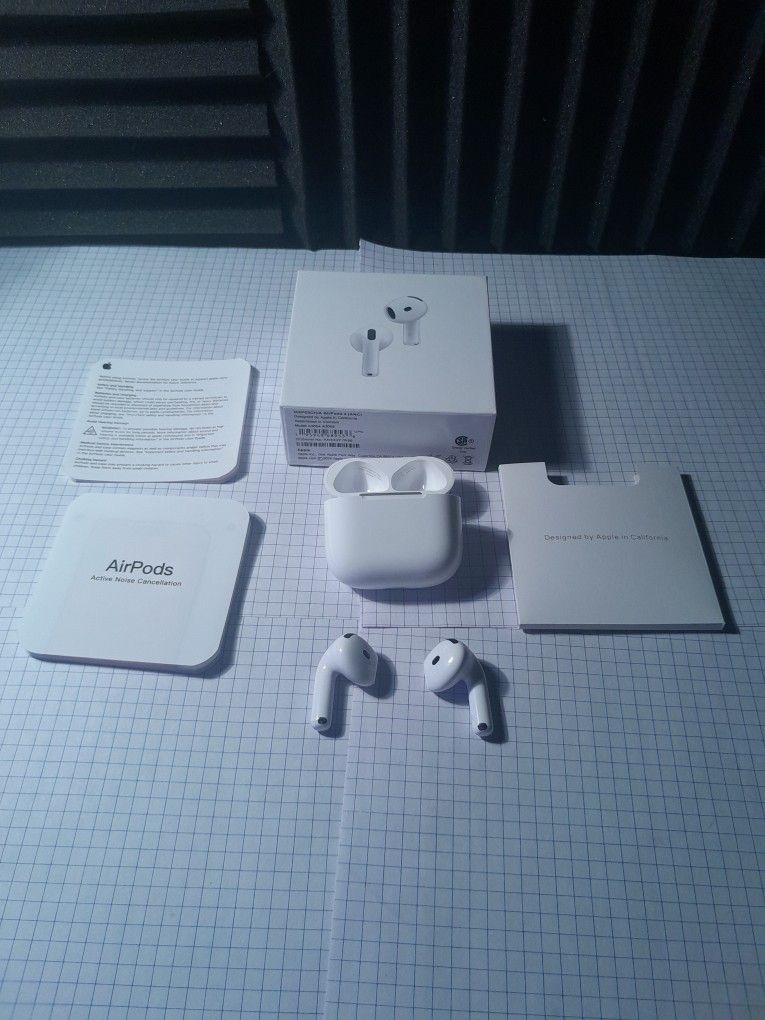 Apple AirPods 4th Generation with Active Noise Cancelling - Excellent Condition!