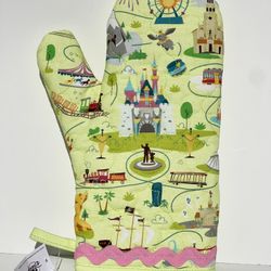 NWT Disney Parks Map Oven Mitt -Disneyland Castle, Pirates, Haunted Mansion