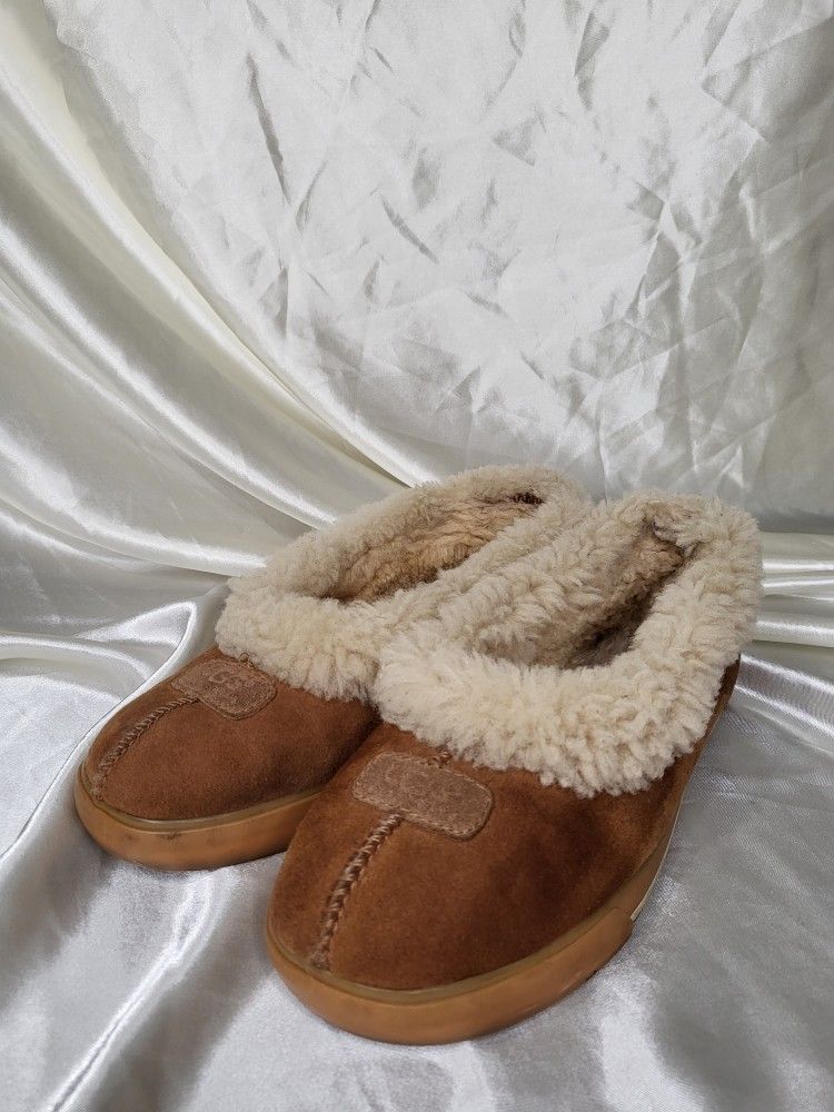 UGG Austalia Sheepskin Slippers / Women's Size 8