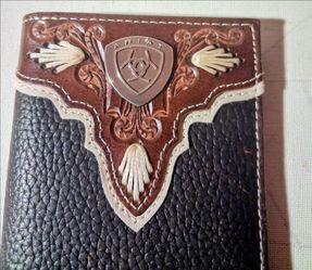 ARIAT Men’s Rodeo Bifold Wallet – NEW, Never Used