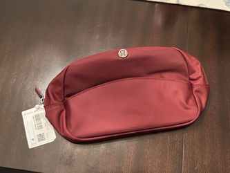 Lululemon City essentials Pouch