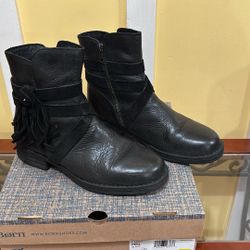 Size 8.5 M Black Born Boots