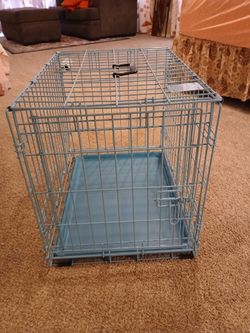 Dog kennel 23 long, 16 wide, 18 tall. SMALL Excellent clean like new  condition