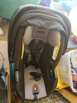 Britax Infant Car Seat With Base (2018) 2 Available