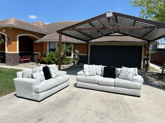 Beautiful huge and modern lite grey sofa set in great condition super comfortable asking 600