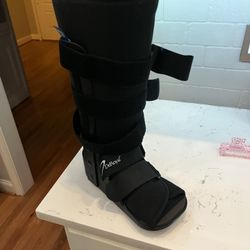 Walking Boot Size Large Great Shape