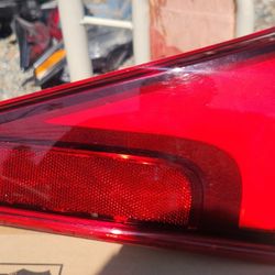 Toyota Avalon Driver(left) Taillight