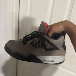 Jordan 4 Mocha 