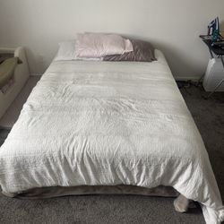 Queen Bed w/ Box Spring 