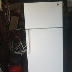 Refrigerator GE (18cf)