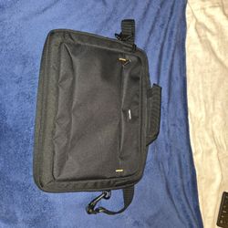 Amazon Basics Laptop Bag 