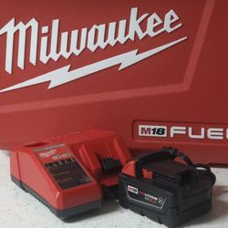 Battery And Charger MILWAUKEE M18