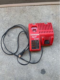 m18/12 charger milwaukee