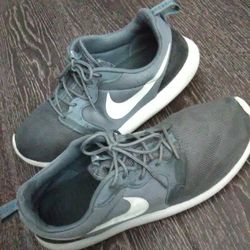 Men's NIKE Shoes Size 10.5