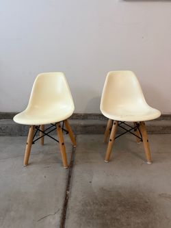 KIDS mid century modern chairs (Set of 2)