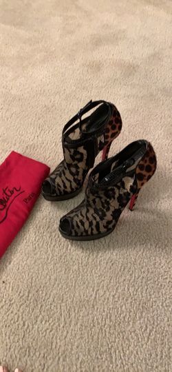 Christian Louboutin bootie sz 38