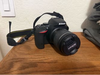 Nikon D5500 DSLR Camera (lens included) like New