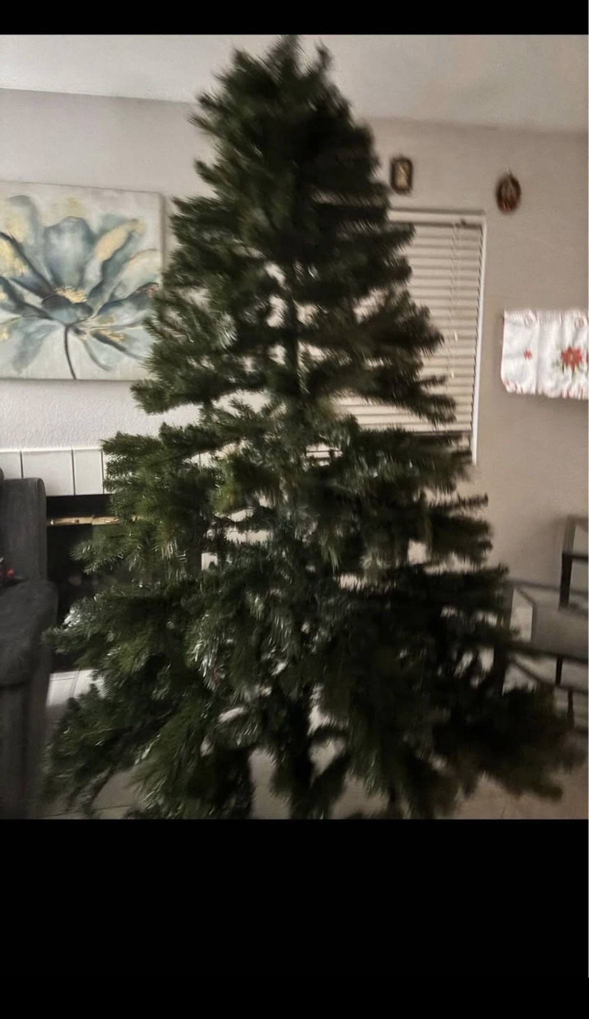 Árbol De Navidad 7.5 Ft Es Nuevo
