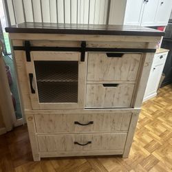 Dresser / baby dresser 