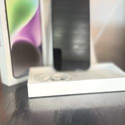 iPhone 14 Plus Midnight,128 GB  Use Only 6 Months, Unlock Can Use Any Cell Company.