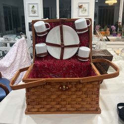 Picnic Basket With Accessories 