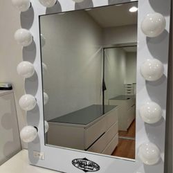 Vanity mirror with globe bulb lights. MOVING MUST GO! 