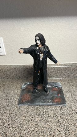 Eric Draven The Crow 1/6 Vinyl Figurine and Stand