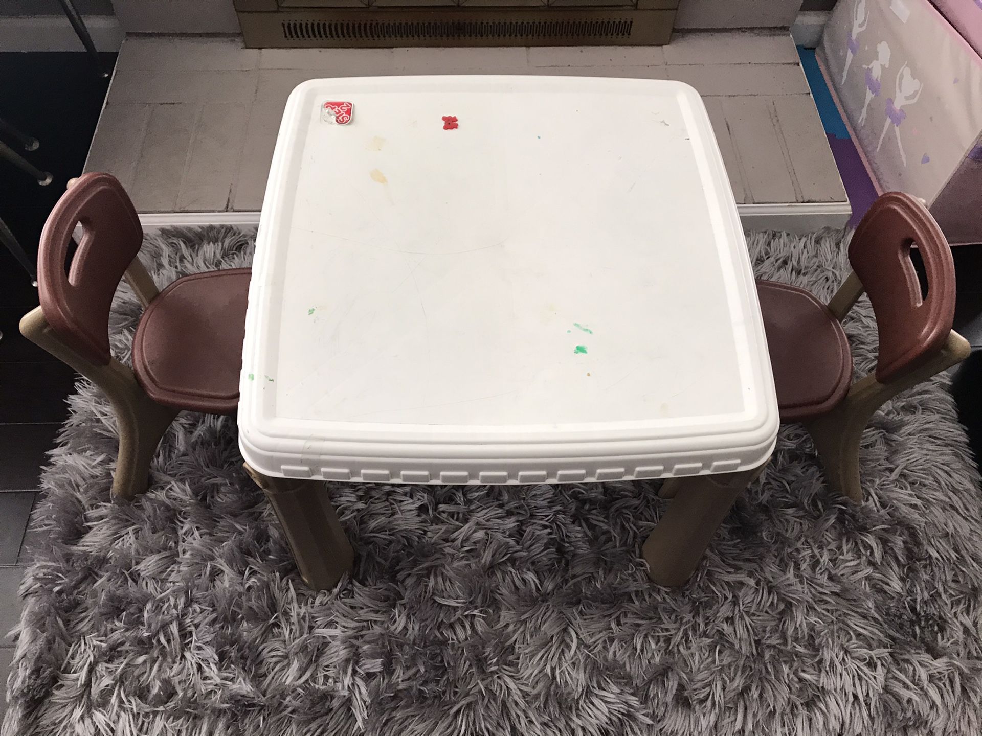 Step 2 kid plastic table with 2 chairs
