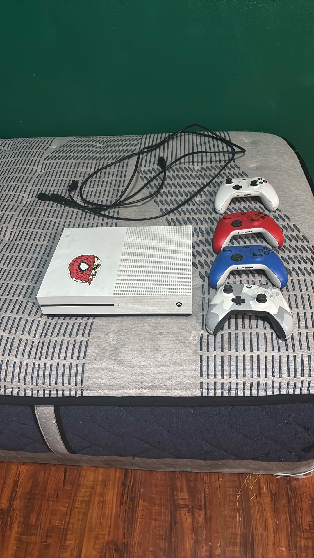 Xbox 1s With Four Wireless Controllers
