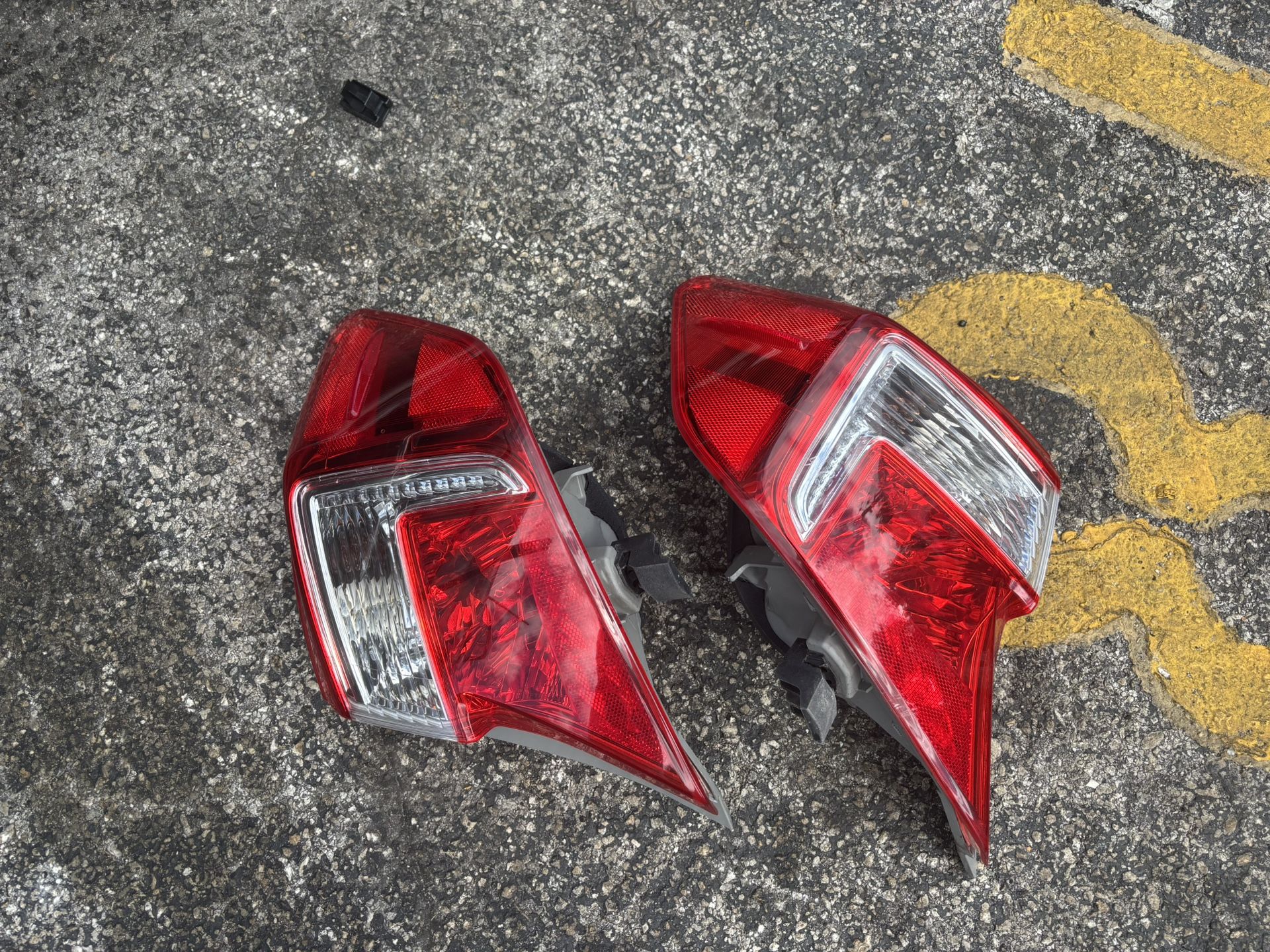 Pair of Used Toyota Camry 2012-2014 Car Taillights – Left & Right