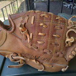 YOUTH'S  VINTAGE RAWLINGS/REGGIE JACKSON BASEBALL GLOVE 