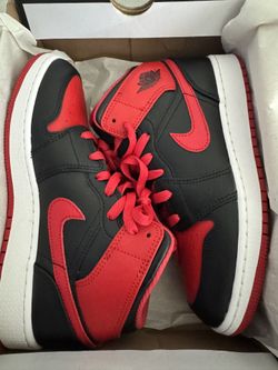 Jordan 1 Mid 