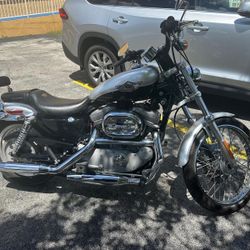 Harley Davidson  2003 XL 883 Custom 100th anniversary edition