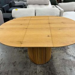 Maru Round 4-6 Seater Extending Oak Pedestal Dining Table, Oak