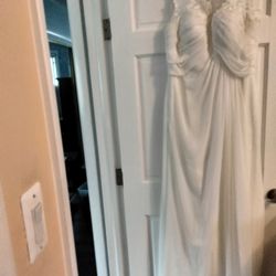 Ladies size 16 Symphony Venue wedding dress 