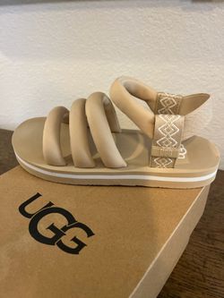 UGG kid sandal size 2