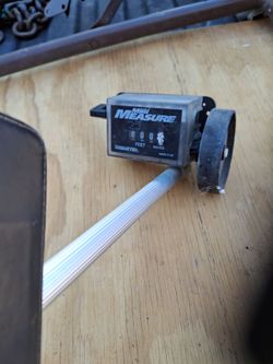 Retractable rolling measure wheel