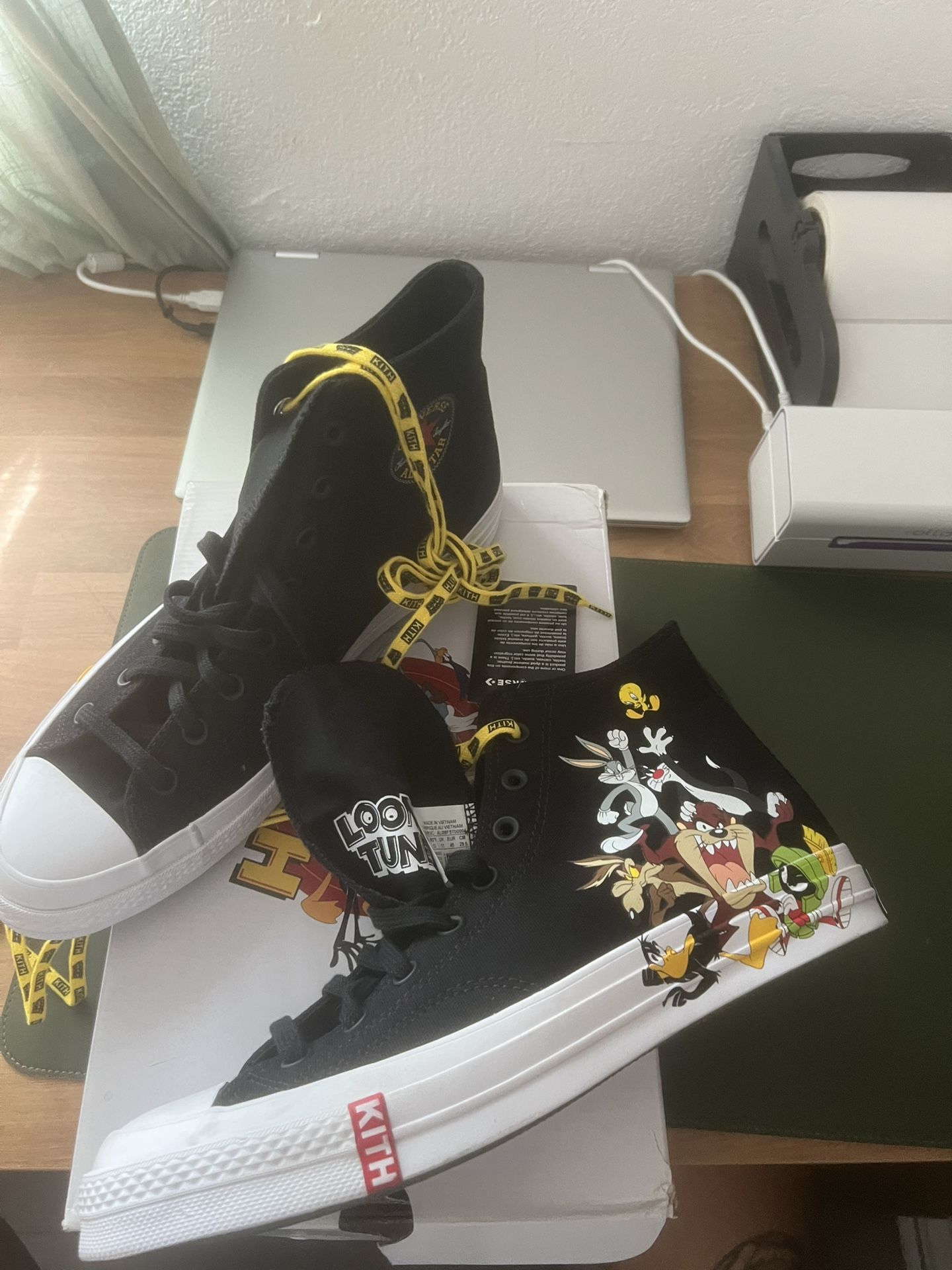 Kith Looney Tunes Converse Size 11 Brand New